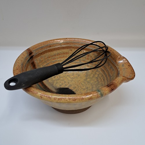 Click to view detail for #251221 Mixing Bowl with Spout & Whisk $18